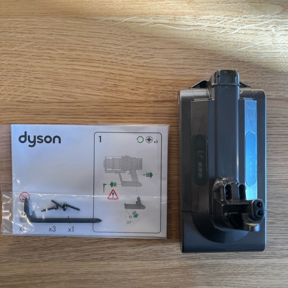 New Dyson v10 battery & screws replacement